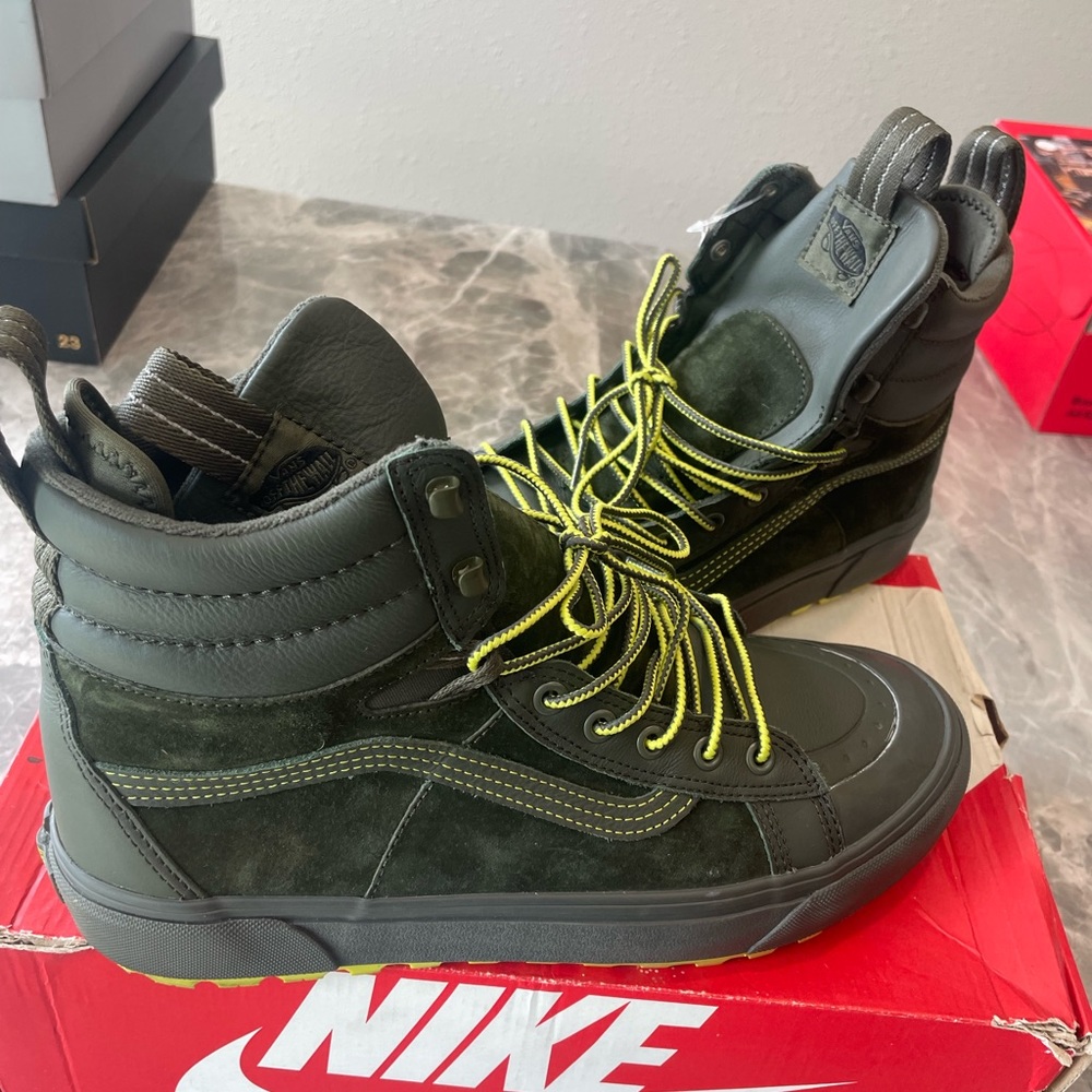 Vans Sk8 mte Hi olive green.